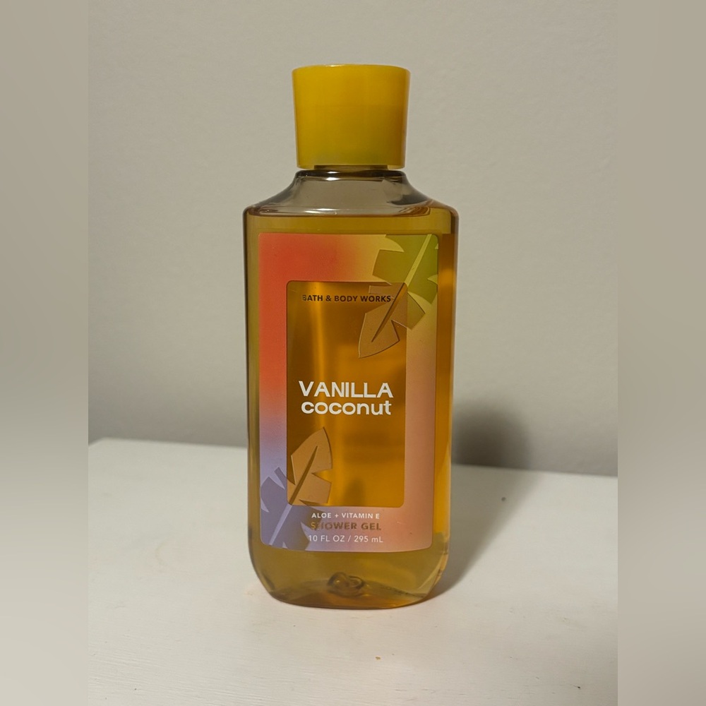 Bath & Body Works Vanilla Coconut Shower Gel - New